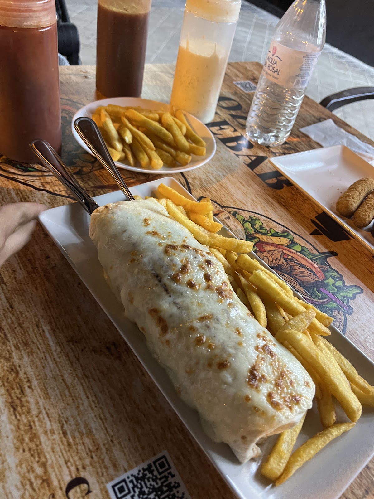 Porción abundante de Papas Fritas Clásicas doradas y sazonadas